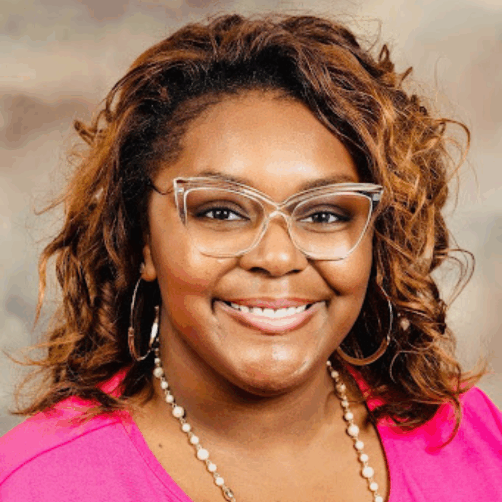 photo of Kyra Larry, young alumni council member, wearing a pink top and a pearl necklace